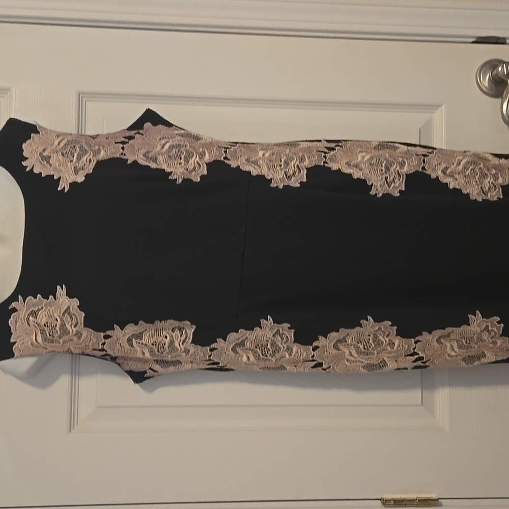 FIFTH & PARK Black Fitted Dress With Floral Lace Pattern Size L.